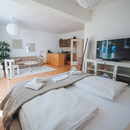 Bezauberndes Mit Privatem Garten Apartment *