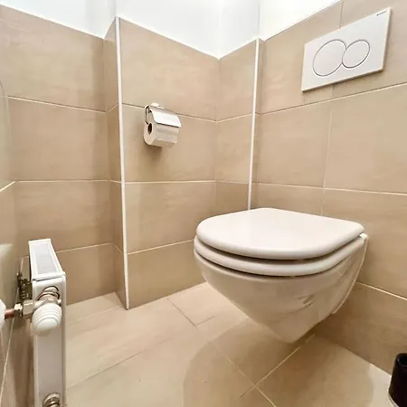 Apartment 70 M2 Calm & Quiet With Free Parking
