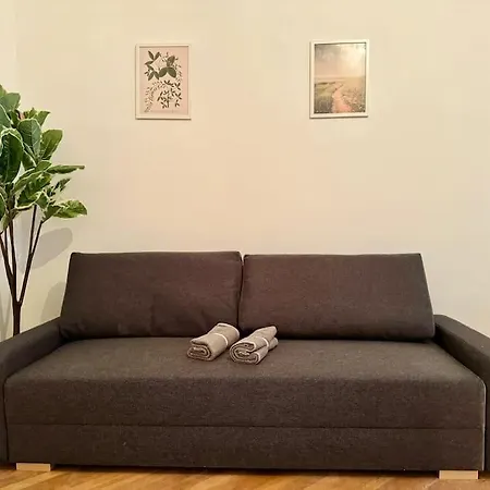 Apartment 70 M2 Calm & Quiet With Free Parking