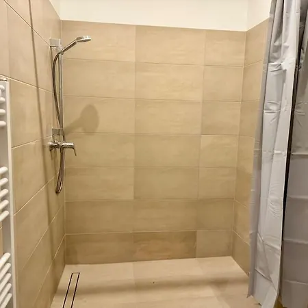 70 M2 Calm & Quiet With Free Parking Apartment *