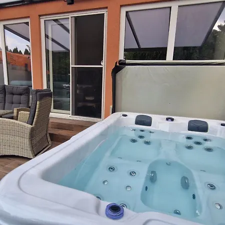 Charming House With Garden And Jacuzzi In Holiday home *