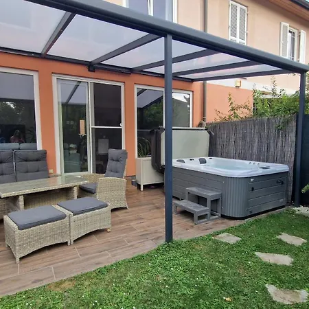 Charming House With Garden And Jacuzzi In Holiday home Vienna
