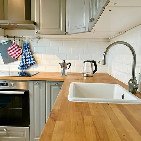 90 M2 Stylish 2 Bedroom With Balcony