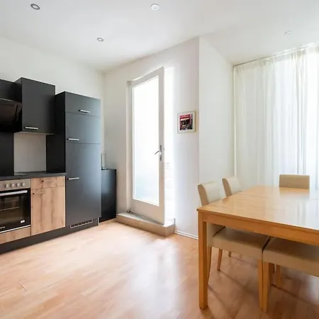 2 Bedroom Near Belvedere Appartement