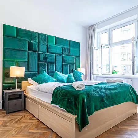 Convenient 3-br Shared Apt, 15 Min To Landstrasse Hub *