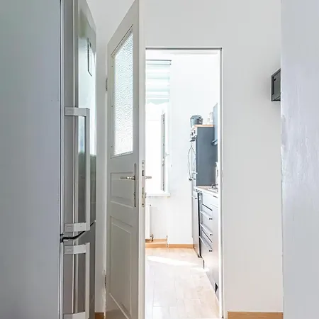 Convenient 3-br Shared Apt, 15 Min To Landstrasse Hub Vienna