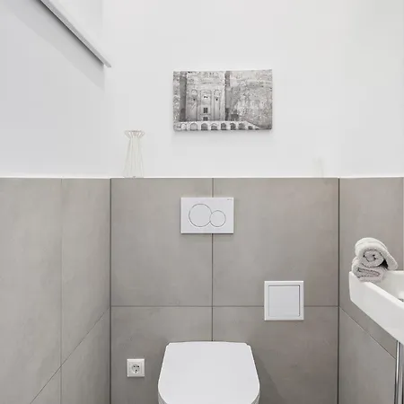 Studio Danube Chanel