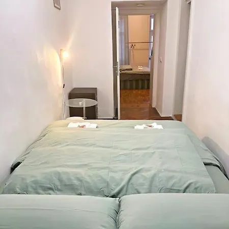 Apartment Spacious 2 Bedroom Loft With Courtyard - Centre