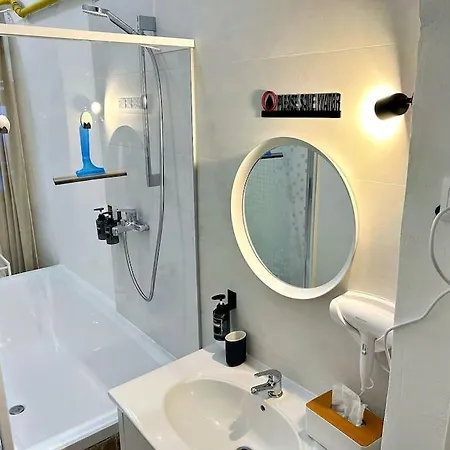 Apartment Spacious 2 Bedroom Loft With Courtyard - Centre *