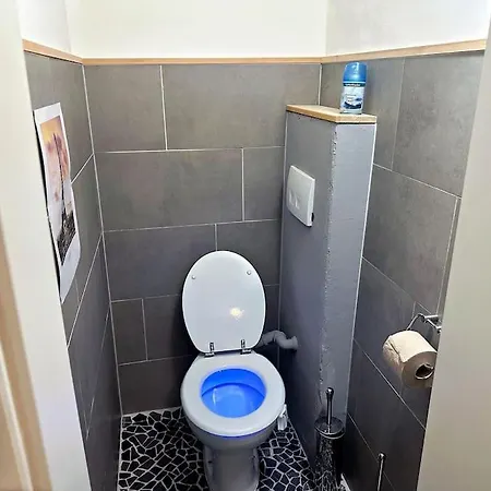 Spacious 2 Bedroom Loft With Courtyard - Centre Apartment