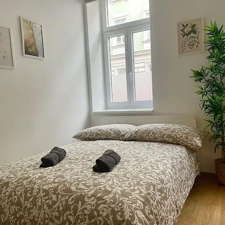 80 M2 Stylish & Renovated