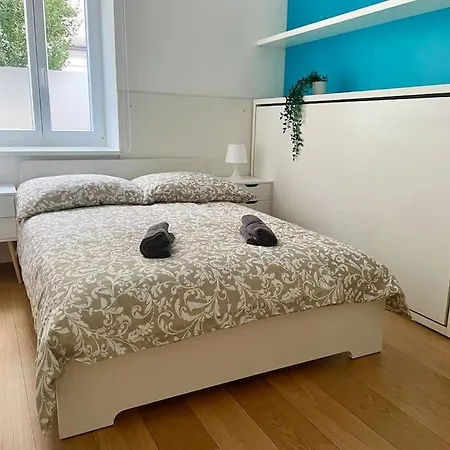 Apartment 80 M2 Stylish & Renovated *