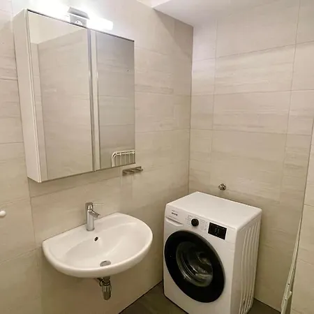 80 M2 Stylish & Renovated Apartment