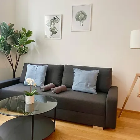 Apartment 80 M2 Stylish & Renovated