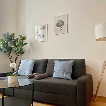 80 M2 Stylish & Renovated