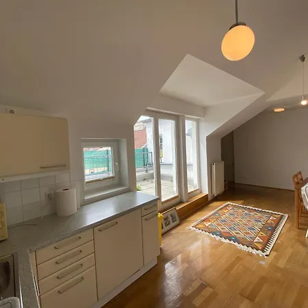 Apartment Luxury Penthouse Near Metro, Train Station And 15 Mins Center