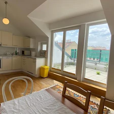 Luxury Penthouse Near Metro, Train Station And 15 Mins Center * Vienna