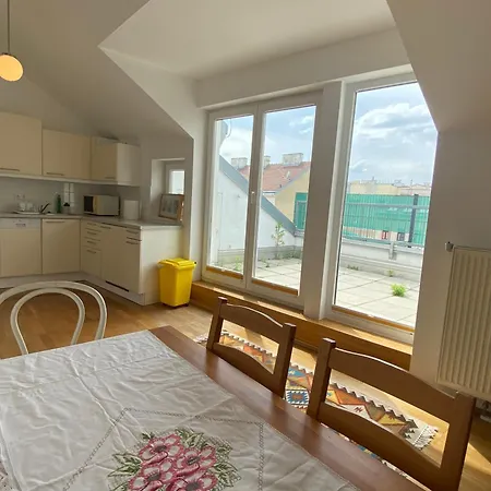Apartment Luxury Penthouse Near Metro, Train Station And 15 Mins Center Vienna