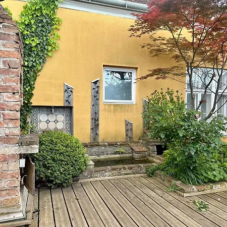Apartment Hidden Garden - Spacious Modern - 1 Min To City Shuttle