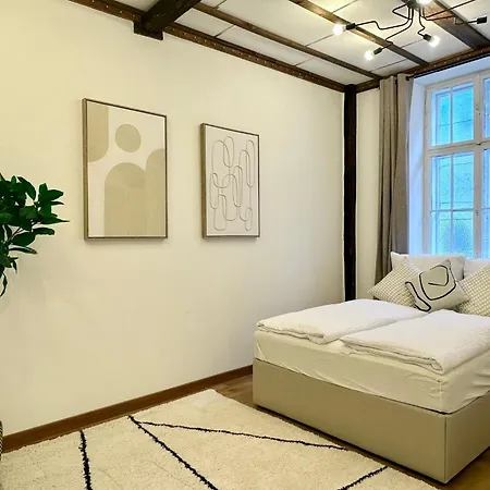 Hidden Garden - Spacious Modern - 1 Min To City Shuttle Vienna