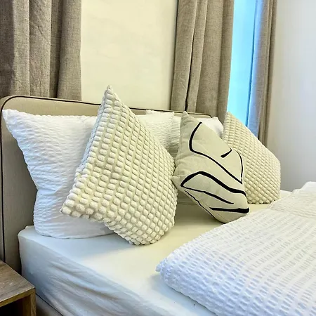 Hidden Garden - Spacious Modern - 1 Min To City Shuttle Apartment Vienna