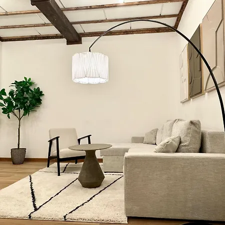 Hidden Garden - Spacious Modern - 1 Min To City Shuttle Apartment Vienna