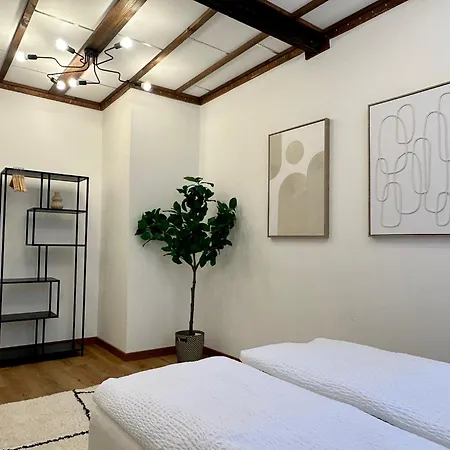 Hidden Garden - Spacious Modern - 1 Min To City Shuttle * Vienna