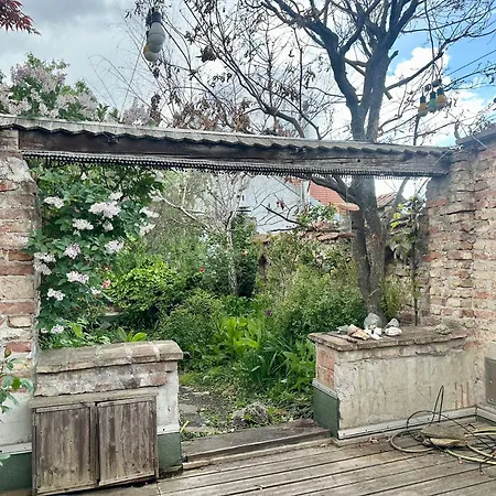 Apartment Hidden Garden - Spacious Modern - 1 Min To City Shuttle