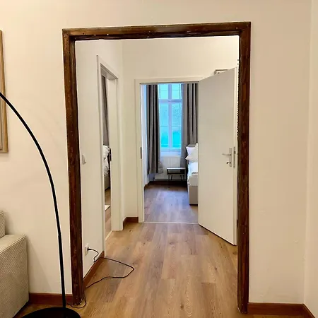 Apartment Hidden Garden - Spacious Modern - 1 Min To City Shuttle *