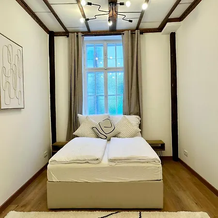 Hidden Garden - Spacious Modern - 1 Min To City Shuttle *