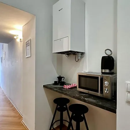 Stylish Central 2 Bedroom Vienna