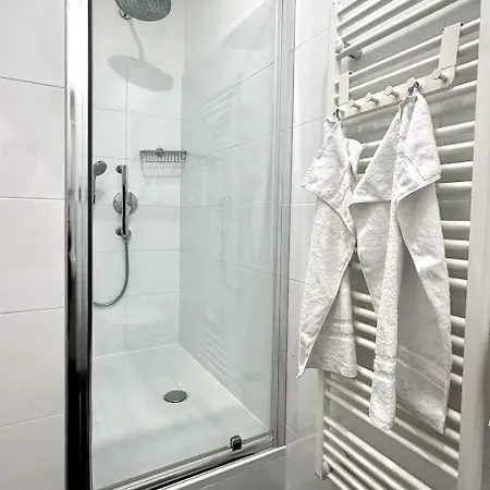 Stylish Central 2 Bedroom Apartment