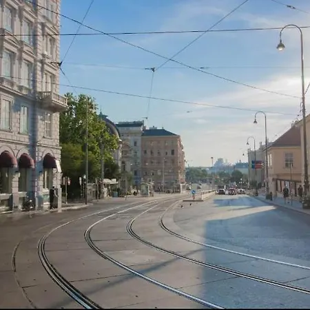 Suesses Naehe Volkstheater * Vídeň