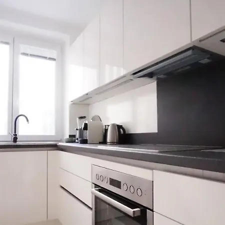 Gorgeous In Center Apartment