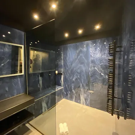 Luxurious In The Centre Of Apartment