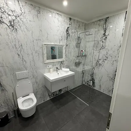 Luxurious In The Centre Of Apartment
