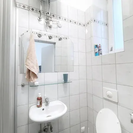 Perfectly Located Cozy *