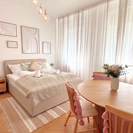 Cozy In Quiet Location, Fast Train Station 100m Away, Contactless Check-in Apartment Vienna