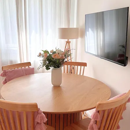 Cozy In Quiet Location, Fast Train Station 100m Away, Contactless Check-in