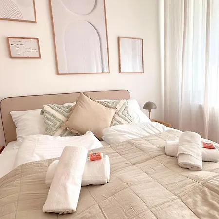 Apartment Cozy In Quiet Location, Fast Train Station 100m Away, Contactless Check-in *