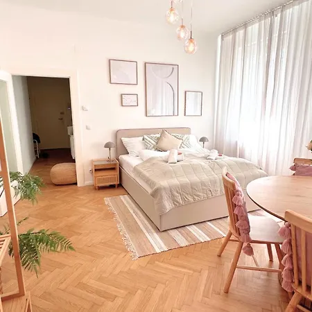 Cozy In Quiet Location, Fast Train Station 100m Away, Contactless Check-in Vienna