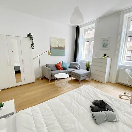 Beautiful In Hip Area With 3 Bed * Vienna