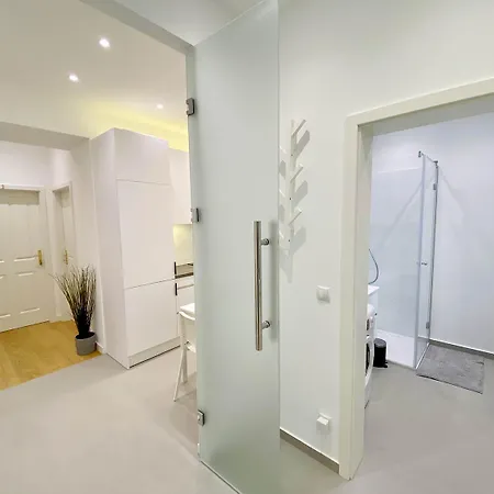 Beautiful In Hip Area With 3 Bed * Vienna