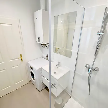 Beautiful In Hip Area With 3 Bed Vienna