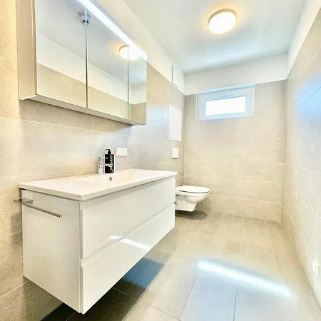 Stylische Mit Balkon Vienna