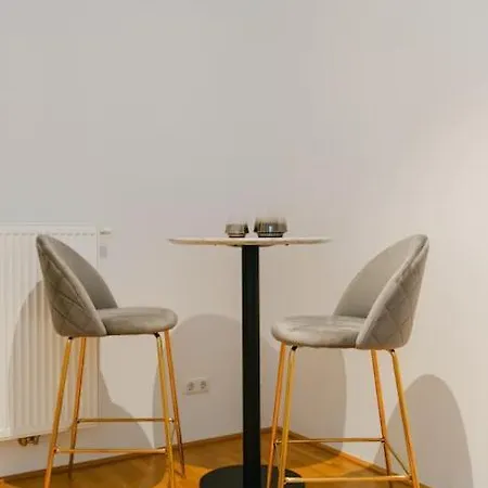 Classy In Josefstadt Perfect For 4-6 Apartment *