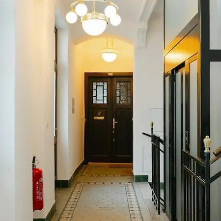 Classy In Josefstadt Perfect For 4-6 Apartment Vienna
