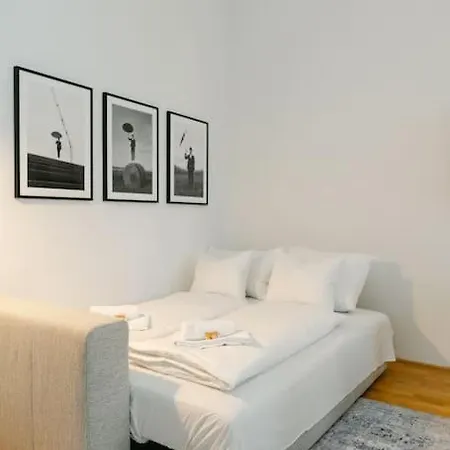Apartment Classy In Josefstadt Perfect For 4-6 Vienna