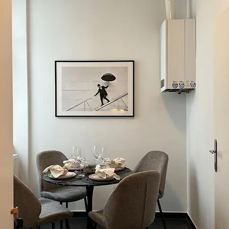 Classy In Josefstadt Perfect For 4-6 Apartment