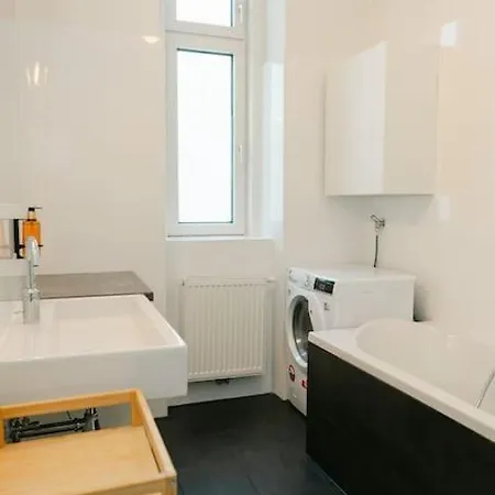 Apartment Classy In Josefstadt Perfect For 4-6 Vienna